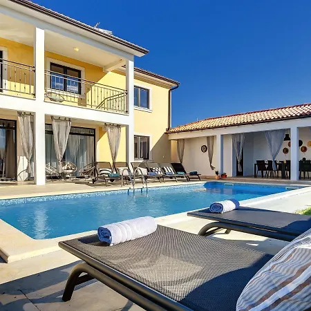 Holiday Danica Holiday home Tinjan