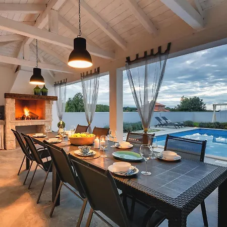 Holiday home Holiday Danica Tinjan